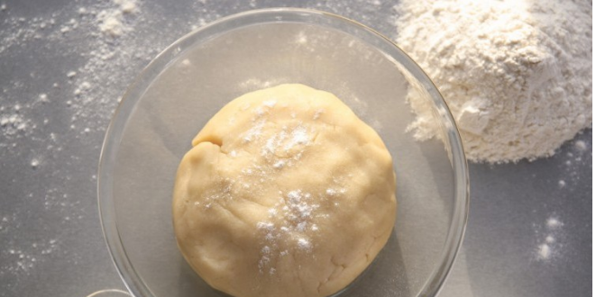 عجينة العشر دقائق: طريقة التحضير، الاستخدامات، وأسرار النجاح